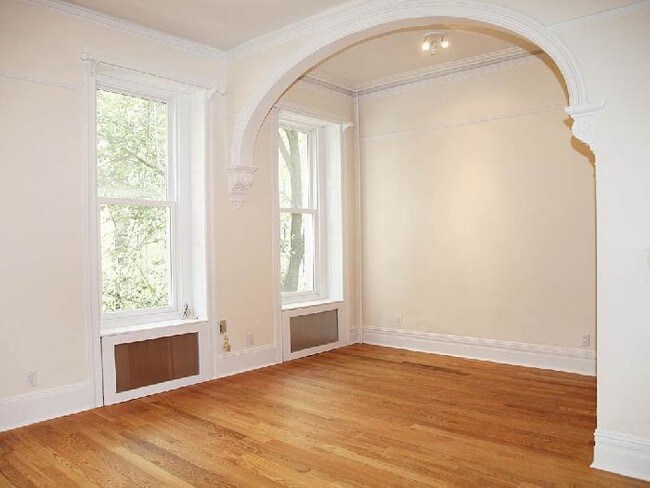 Building Photo - 122 East 64th Street