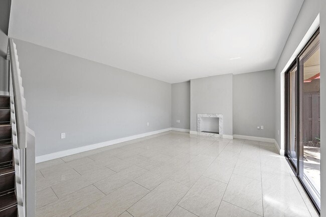 Building Photo - 3310 Meridian Way S
