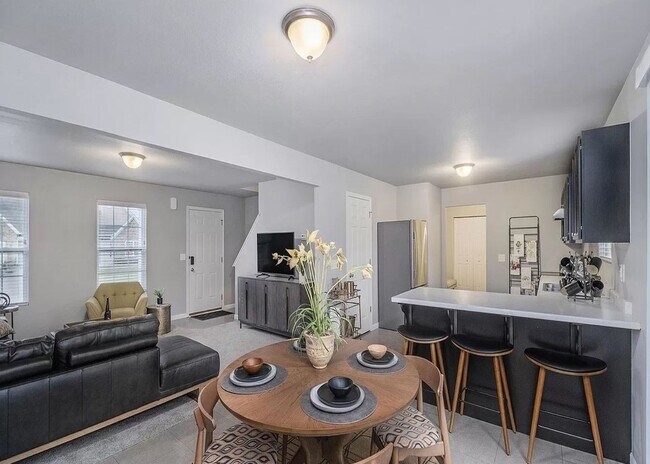 Building Photo - Great Home, Great Neighborhood, Great Price!