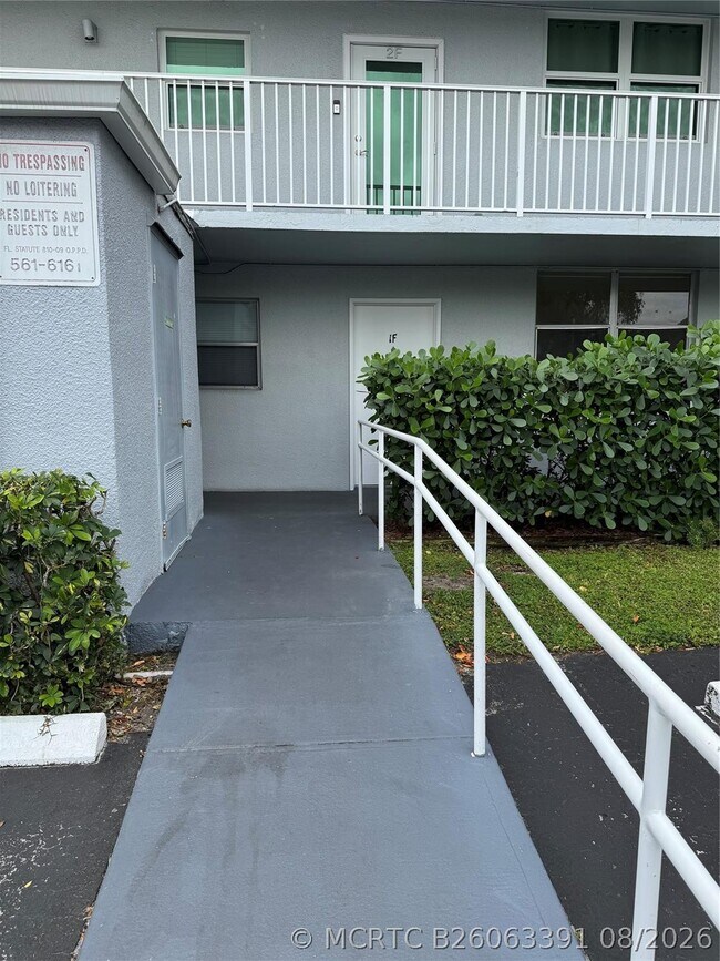 Building Photo - 115 Royal Pk Dr