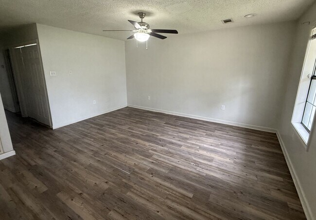 Foto del edificio - 1618 W Matthews Ave