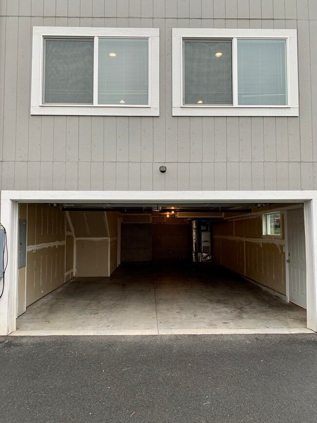 Building Photo - 1620 E Sharp Ave