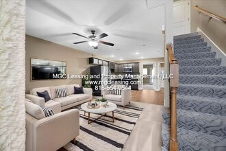 Building Photo - 2110 Hickoryleaf Ln