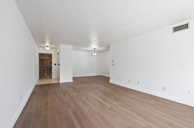 Building Photo - 1232 Forest Green Dr