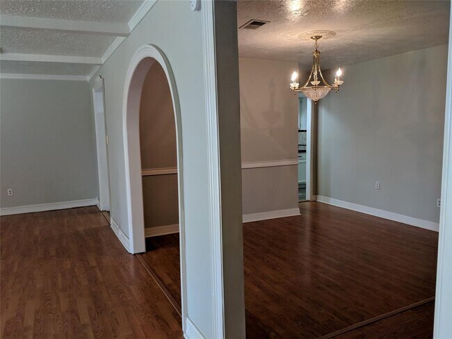 Building Photo - 5519 Birchgate Dr