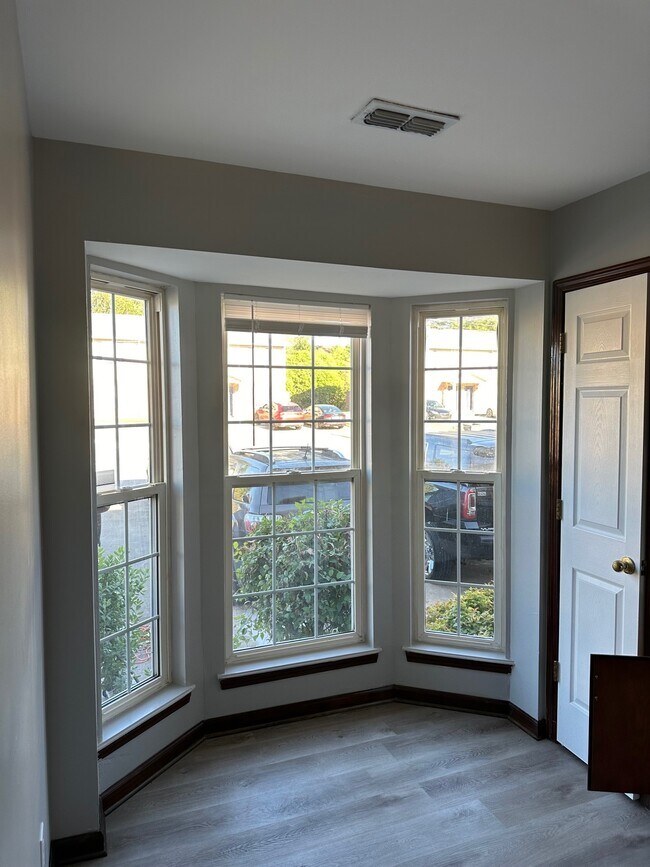 Building Photo - 2056 Tynewood Dr