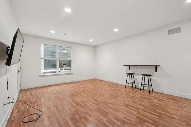Photo - 1501 W Master St Apartment