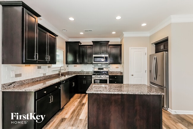 Building Photo - 5511 Fenway Dr