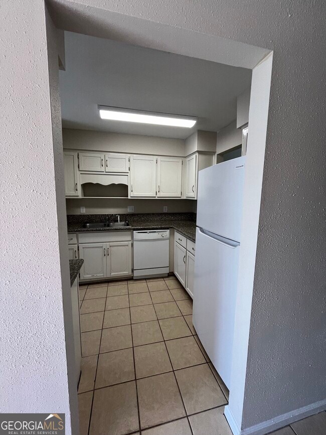 Building Photo - 419 Admiral's Walk Dr