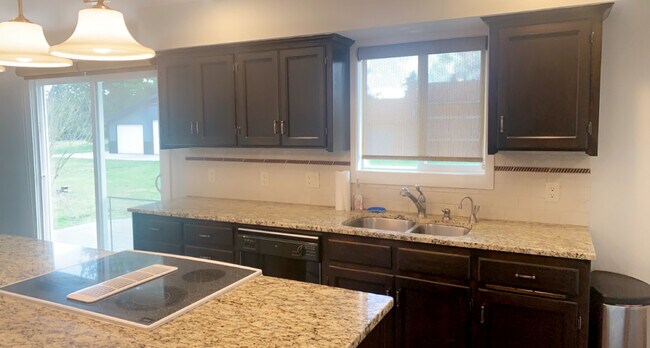 Foto del edificio - 8071 Emery Rd