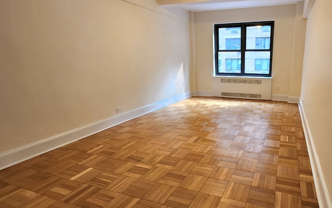 Building Photo - 141 E 56th St
