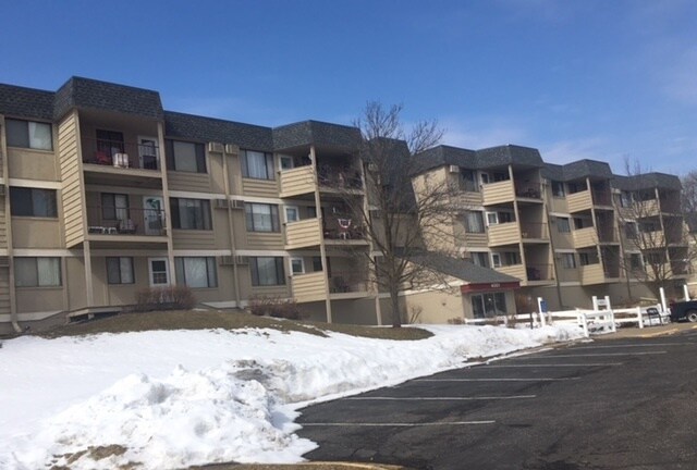 Building Photo - 4001 Heritage Hills Dr