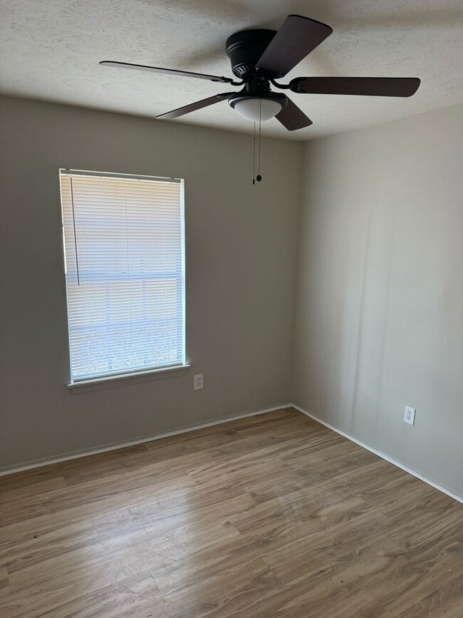 Building Photo - 332 N Flag Chapel Rd