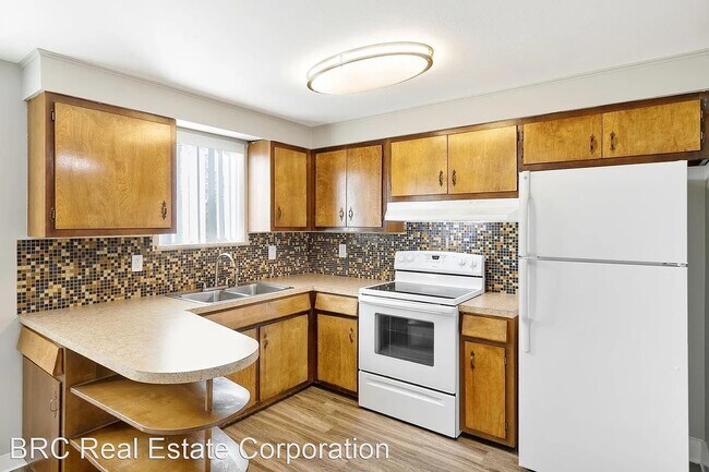 Foto del edificio - COTTONWOOD APARTMENTS