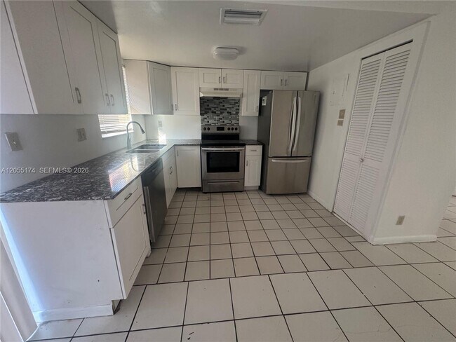 Foto del edificio - 2606 NW 52nd Ave
