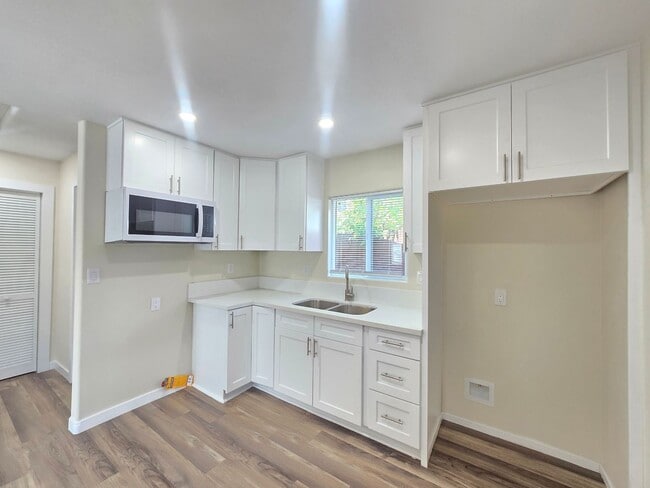 Building Photo - NEW 2 bedroom / 1 bathroom ADU in the city...