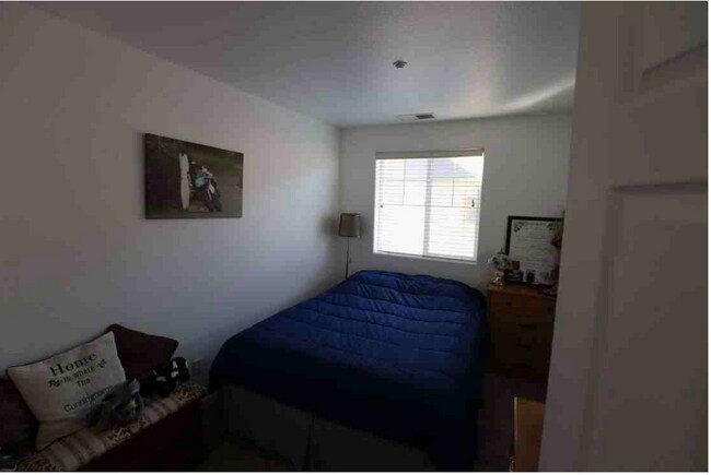 Foto del edificio - 421 Holcomb Ave