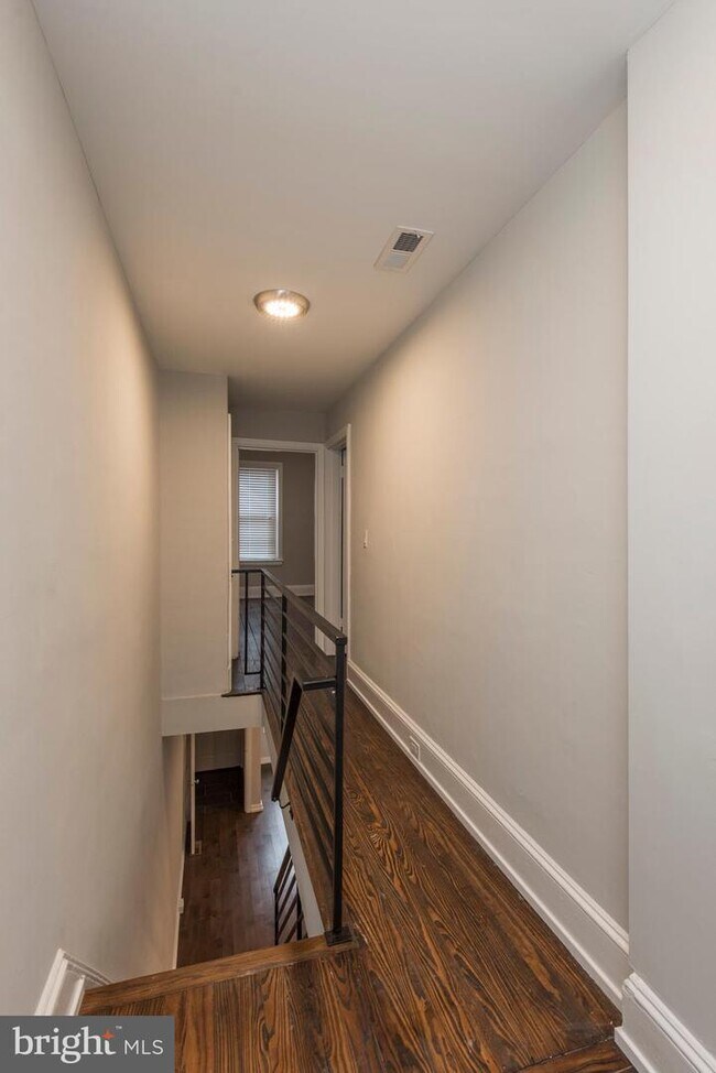 Building Photo - 626 S 26th St