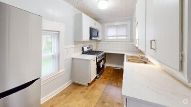 Building Photo - 128 Huron St