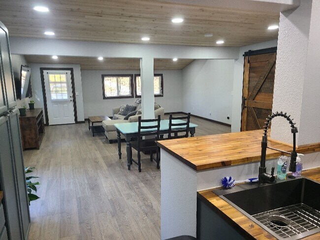 Foto del edificio - 1856 Canyonville-Riddle Rd