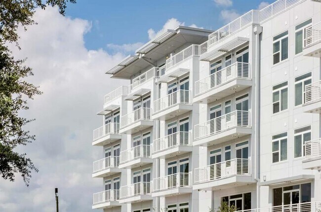 Foto del edificio - 6955 Turtlewood Dr