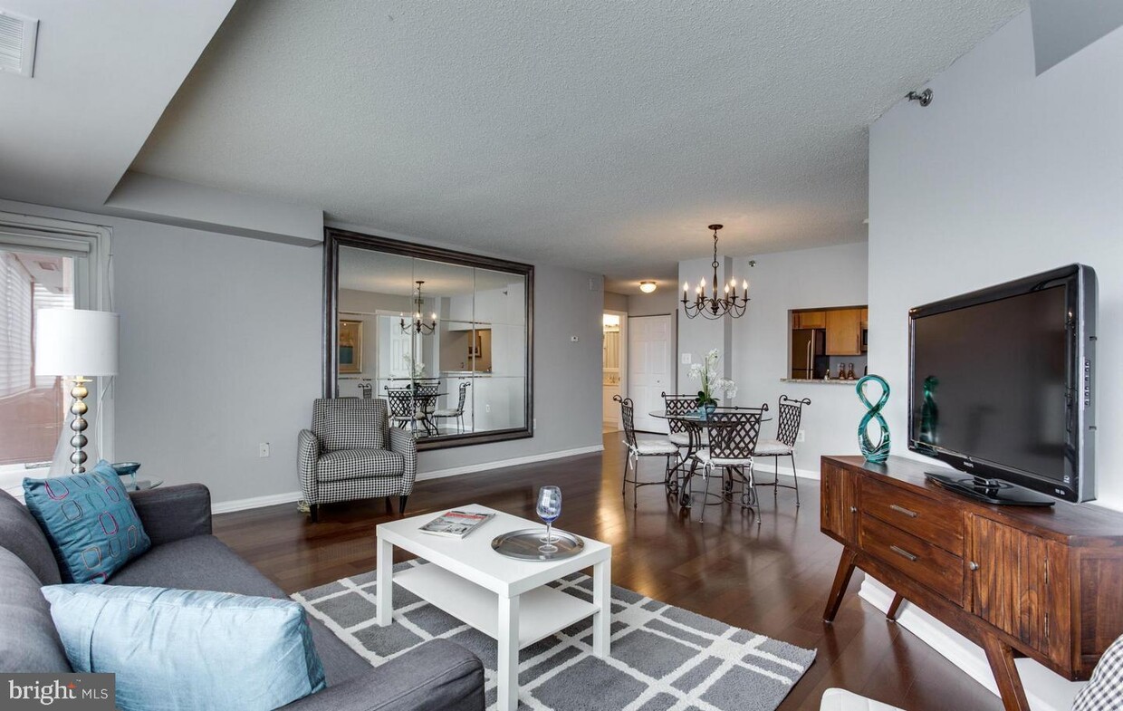 Foto principal - 10101 Grosvenor Pl