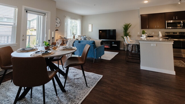 The Everest - Living - Stevens Creek Apartments