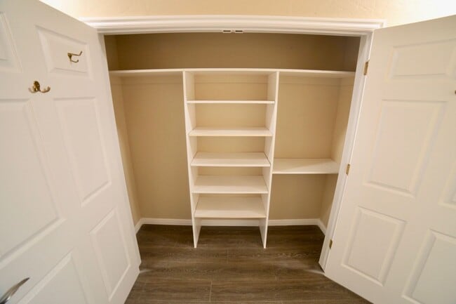 Building Photo - N105 - *utilities included* Large 1 bedroom apartment