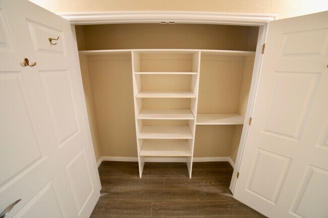 Foto del edificio - N105 - *utilities included* Large 1 bedroom apartment