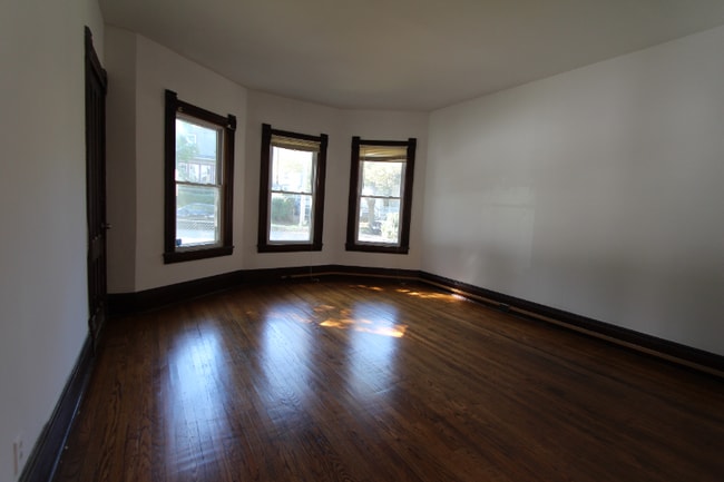 Building Photo - 213 S Lowell Ave