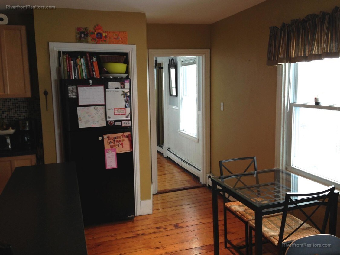 Foto principal - 204 Bunker Hill St