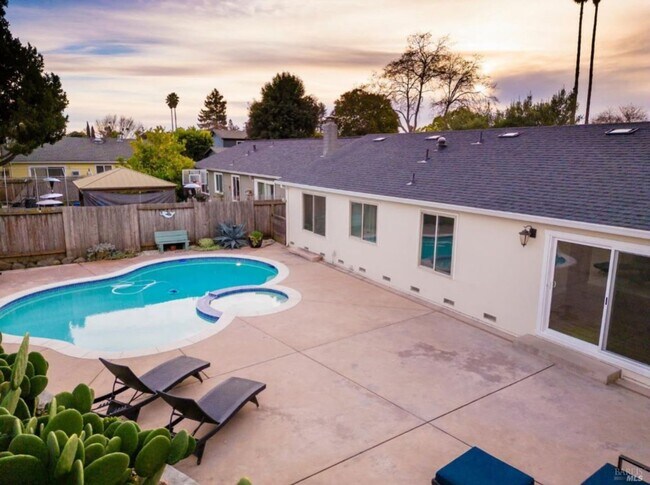 Foto del edificio - Coming Soon! West Santa Rosa home w/Backya...