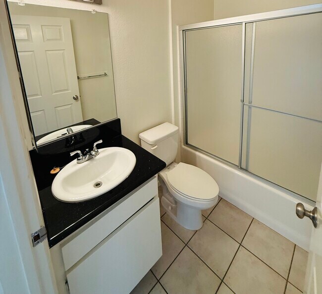 Foto del edificio - 15040 Moorpark St