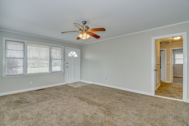Building Photo - Three Bedroom with Private Driveway