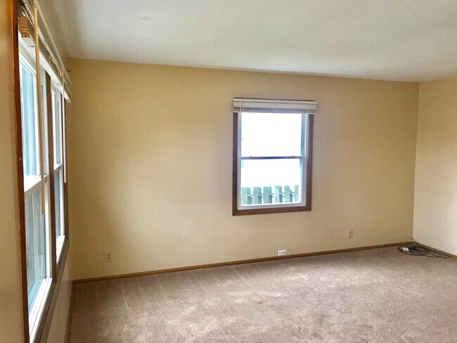 Foto del edificio - 3742 E Underwood Ave