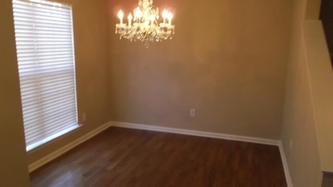 Foto del edificio - 5723 Three Lakes Dr