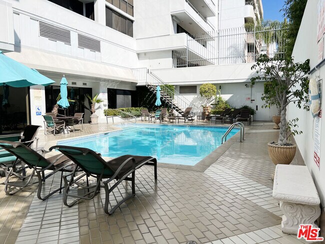 Foto del edificio - 10660 WILSHIRE Blvd
