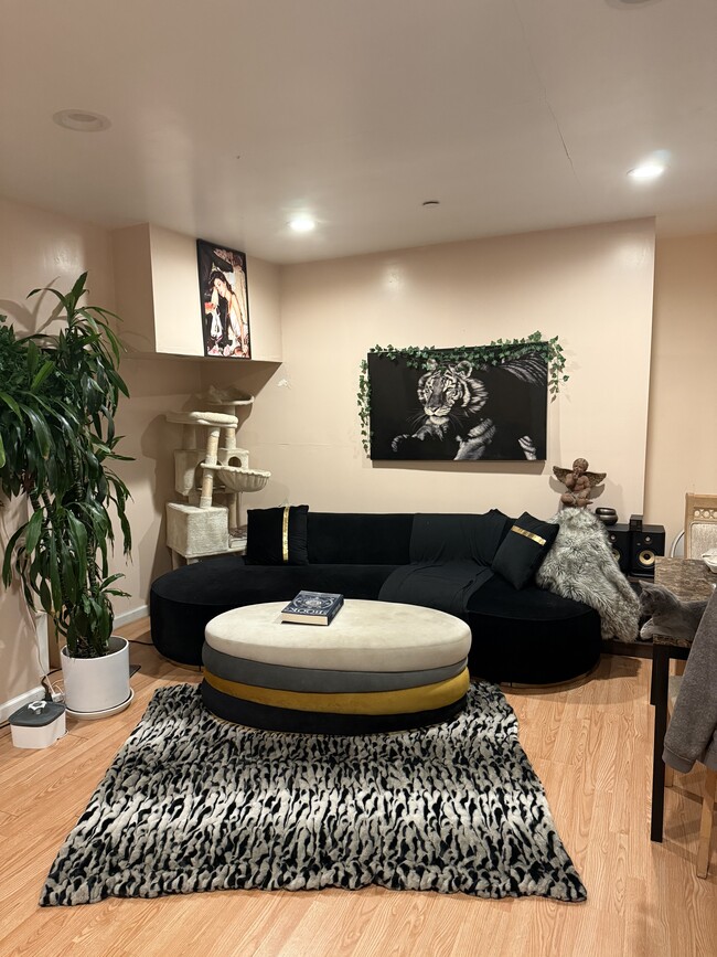 Building Photo - 1350 Stradella Rd