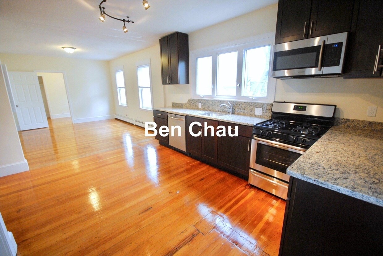 Photo - 15 Taylor St (Medford, MA)