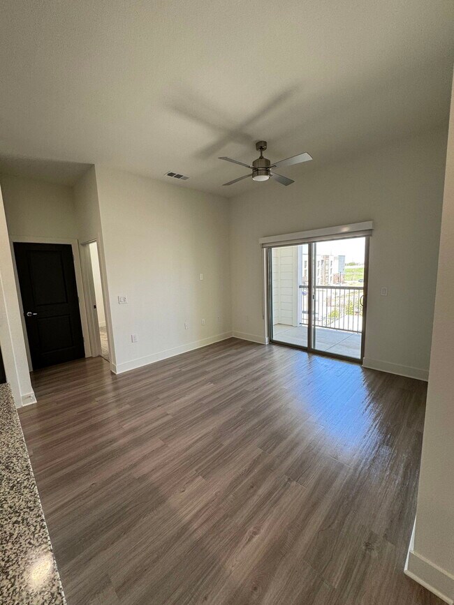 Building Photo - 2731 E Sherman Dr