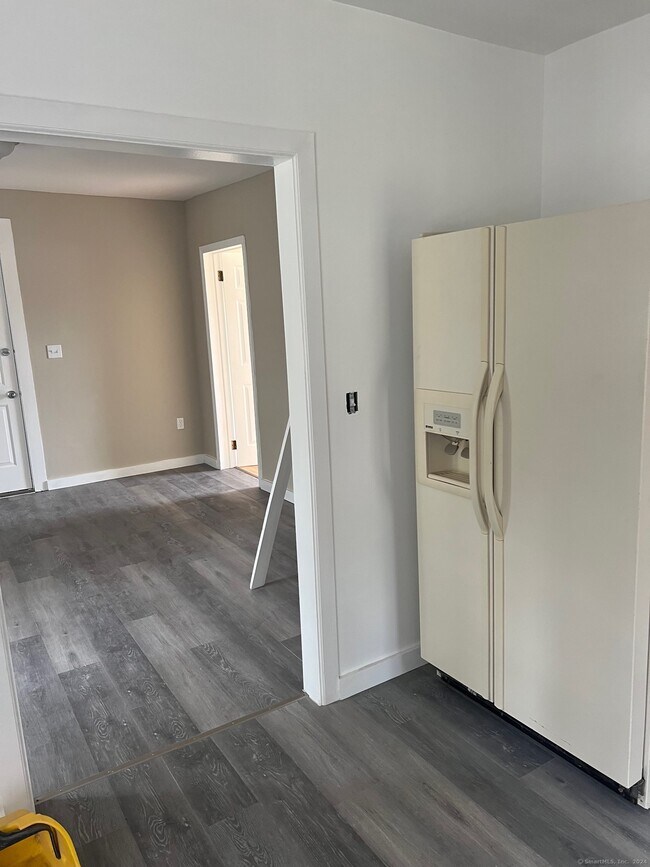 41 Bamford Ave, Watertown, CT 06779 Room for Rent in Watertown, CT