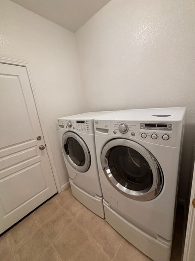 Foto del edificio - 1024 Westcreek Ln
