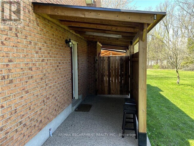 Photo du bâtiment - 461 S Pelham Rd