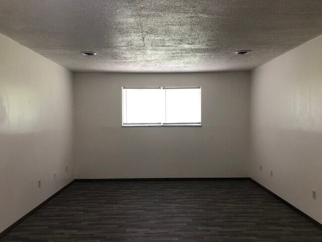 Building Photo - 97 Palomino Dr