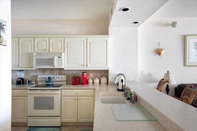 Foto del edificio - Seasonal Waterfront Living | Available April 15 – October 31