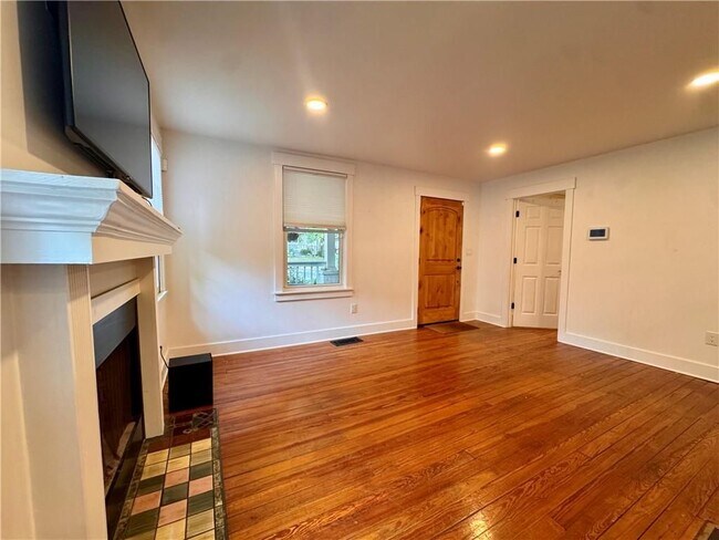 Foto del edificio - 687 Brownwood Ave SE