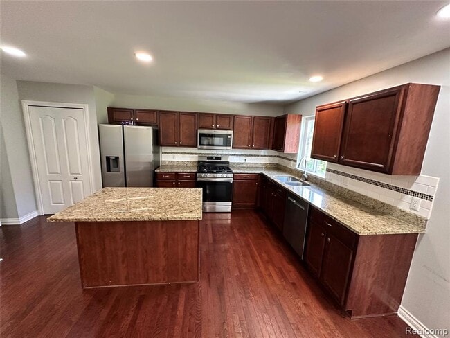 Building Photo - 43570 Cherrywood Ln