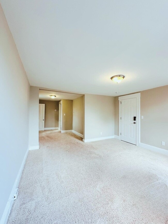 Building Photo - 33 Elmwood Ave