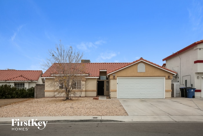 Foto principal - 5820 Meadow Dale Dr