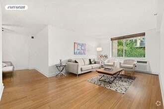 Building Photo - 505 W 47th St